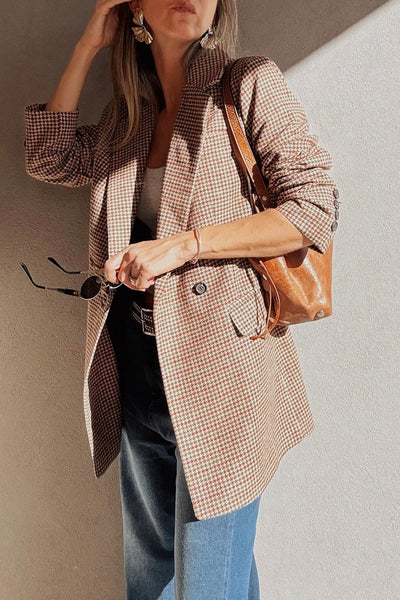 This houndstooth double breasted blazer is fastened with faux wood buttons, pockets and a flattering lapel neckline