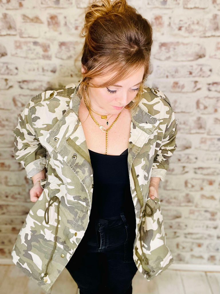 Oversized Camo Jacket! Featuring a drawstring waist for a customizable fit, a trendy camo print, and both snap and zipper closures, this jacket is both stylish and practical. Made with soft, comfortable fabric and conveniently equipped with pockets.