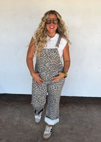 Leopard overalls that are made of stretch fabric